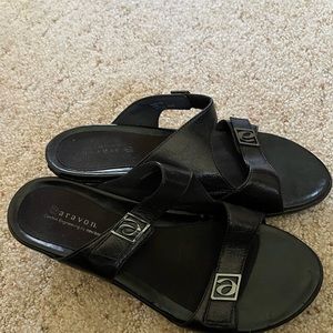 Aravon 11D black sandals with heels